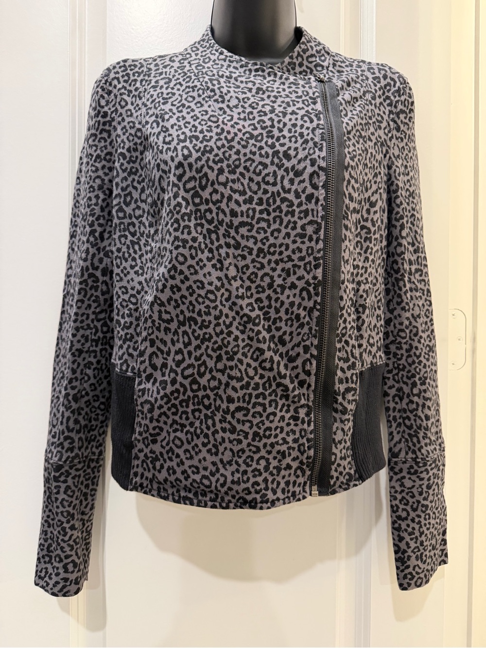 Express Leopard Print Moto Jacket Gray Black Zip Cuffs Size M